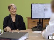 VIP4K. Sexe pour de largent est la chance qui rend la fille heureuse et ric 1/16