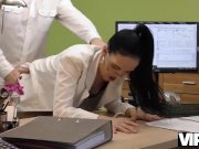 VIP4K. Leihmittel ist glucklich, Gesicht und Vagina des Musikers zu ficken 14/16