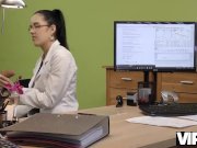 VIP4K. Leihmittel ist glucklich, Gesicht und Vagina des Musikers zu ficken 4/16