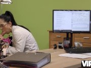 VIP4K. Leihmittel ist glucklich, Gesicht und Vagina des Musikers zu ficken 5/16