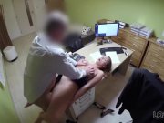 LOAN4K. Blonde vient a lagence de pret et a le sexe sauvage pour de l'argen 10/16