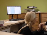 LOAN4K. Solo i soldi possono far bionda dare le sue fessure a uno sconosciu 8/16