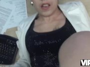 VIP4K. Hottie è pronta per fare sesso con l'agente per contanti proprio in 6/16