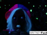 2 hot blondes share Halloween scare 15/16