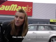 HUNT4K. Hunter prende la ragazza calda e il suo fidanzato dal centro commer 1/16
