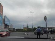 HUNT4K. Hunter prende la ragazza calda e il suo fidanzato dal centro commer 7/16