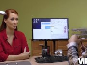 VIP4K. Agent schraubt die vollbusige Rothaarige Isabella Lui 1/16