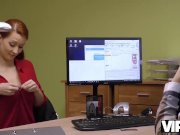 VIP4K. Agent schraubt die vollbusige Rothaarige Isabella Lui 8/16