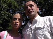 HUNT4K. Mann ladt Paar zu seinem Platz ein und fickt jugendlich Shanie Ryan 1/16