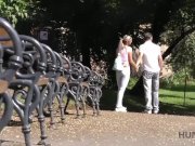 HUNT4K. Mann ladt Paar zu seinem Platz ein und fickt jugendlich Shanie Ryan 3/16