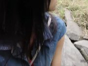 HUNT4K. La bella mora Liliane succhia il cazzo degli 9/16