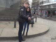 HUNT4K. Die vollbusige Brunette Jocelyne Z lässt sich ihre 2/16