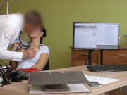 LOAN4K. Alex Black donne à l'agent de crédit sa chatte juteuse 8/16