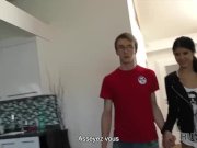 HUNT4K. La belle brune Madelina Dee demande à BF 3/16