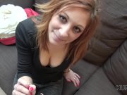 HUNT4K. La ragazza civettuola Jenifer Red con un bel piercing 10/16