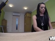 VIP4K. La brune maigre Inga Devil passe un casting de sexe réel à une agenc 1/16