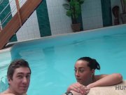 HUNT4K. Quando hai il tuo centro benessere, è facile prendere una ragazza 1/16