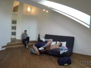 HUNT4K. Angella Christin de la estación de autobuses llega al servicio 10/16