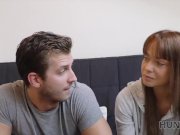 HUNT4K. Angella Christin de la estación de autobuses llega al servicio 8/16