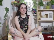 Katie weiß wie man einen Penis benutzt