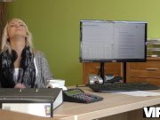 VIP4K. Die schlanke Süße Katy Rose wird von einem Inspektor für schlechte 4/16