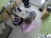 VIP4K. Die schlanke Süße Katy Rose wird von einem Inspektor für schlechte 7/16