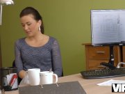 VIP4K. Un directeur local d'une agence de prêt accorde à Babe Frances 3/16