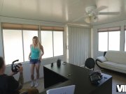 VIP4K. Die hübsche Strip-Tänzerin Allie Rae ist bereit, Sex gegen Geld vor 7/16