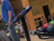 HUNT4K. Il ragazzo ricco incontra la povera coppia di bowling e scopa forte 2/16