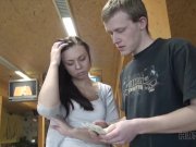 HUNT4K. Il ragazzo ricco incontra la povera coppia di bowling e scopa forte 3/16