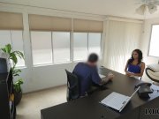 LOAN4K. Süße Sache Abby hat Sex mit Fremden, um das nötige Geld zu bekommen 2/16