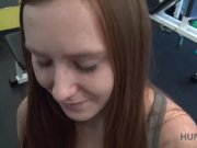 HUNT4K. Naiver Fitness-Hase hat Sex mit reichen Männern anstatt zu trainier 7/16