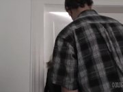 HUNT4K. Hunter le da dinero a una jovencita rubia para que abra la puerta c 2/16