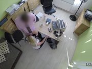 LOAN4K. El piso medio destruido necesita reparaciones, pero la chica sexy n 11/16