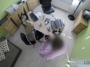 LOAN4K. El piso medio destruido necesita reparaciones, pero la chica sexy n 5/16