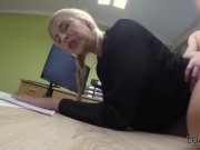 LOAN4K. Der arme Karol träumt von einem neuen Auto. 13/16