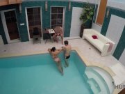 HUNT4K. Brunette Lassie est prête à satisfaire le propriétaire 4/16