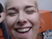 HUNT4K. Chick trennt sich von BF und wird von einem reichen Fremden gefickt 10/16