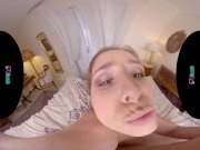 VRHUSH Antonia Sainz distracts you from watching TV 16/16