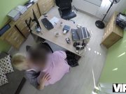 VIP4K. Un appartamento mezzo distrutto ha bisogno di riparazioni 8/16