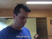 HUNT4K. Brunette suce et donne la chatte pour le forage pour de l'argent 2/16