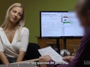 LOAN4K. La cattiva Nathaly regala la sua figa rasata all'agente 3/16