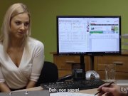 LOAN4K. La cattiva Nathaly regala la sua figa rasata all'agente 6/16