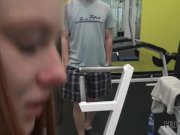 HUNT4K. Coniglietto ingenuo in palestra fa sesso con un maschio ricco 14/16