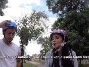 HUNT4K. Rollschuhfahrer beobachtet, wie sein Baby einen 5/16