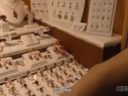 HUNT4K. Teen braucht Geld für Juweliergeschäft, warum also für heißen Sex e 1/16