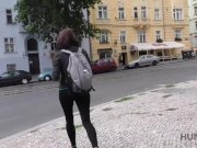 HUNT4K. Un jeune couple a besoin d'argent mais la salope n'est pas contre 5/16