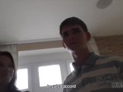 HUNT4K. Un jeune couple a besoin d'argent mais la salope n'est pas contre 6/16