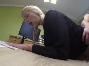 LOAN4K. Freche Blondine fickt zum Ausleihen, um einen neuen Mercedes oder B 15/16