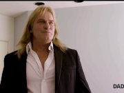 DADDY4K. Mlle trompe son marié avec le vieil homme le jour du mariage 3/16